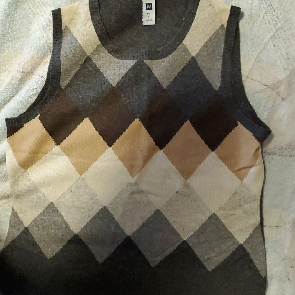 GAP Sleeveless round neck sweater